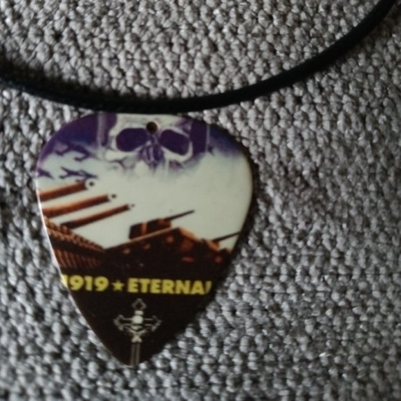 BLACK LABEL SOCIETY GUITAR PICK NECKLACE - Picture 1 of 1
